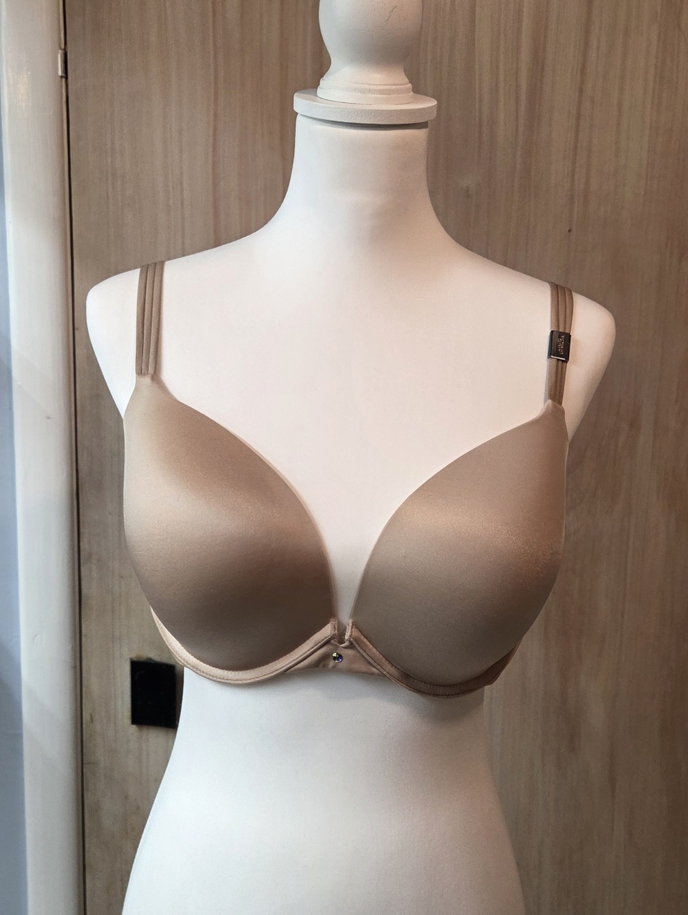 Victoria's Secret Very Sexy Push-Up Bra in Tan - 38D NWT